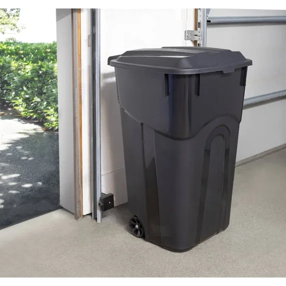 32 Gallon Wheeled Heavy Duty Plastic Garbage Can