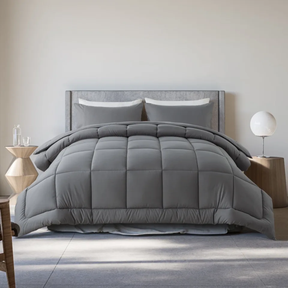 Queen Size 3-Piece All-Season Down Alternative Comforter Set